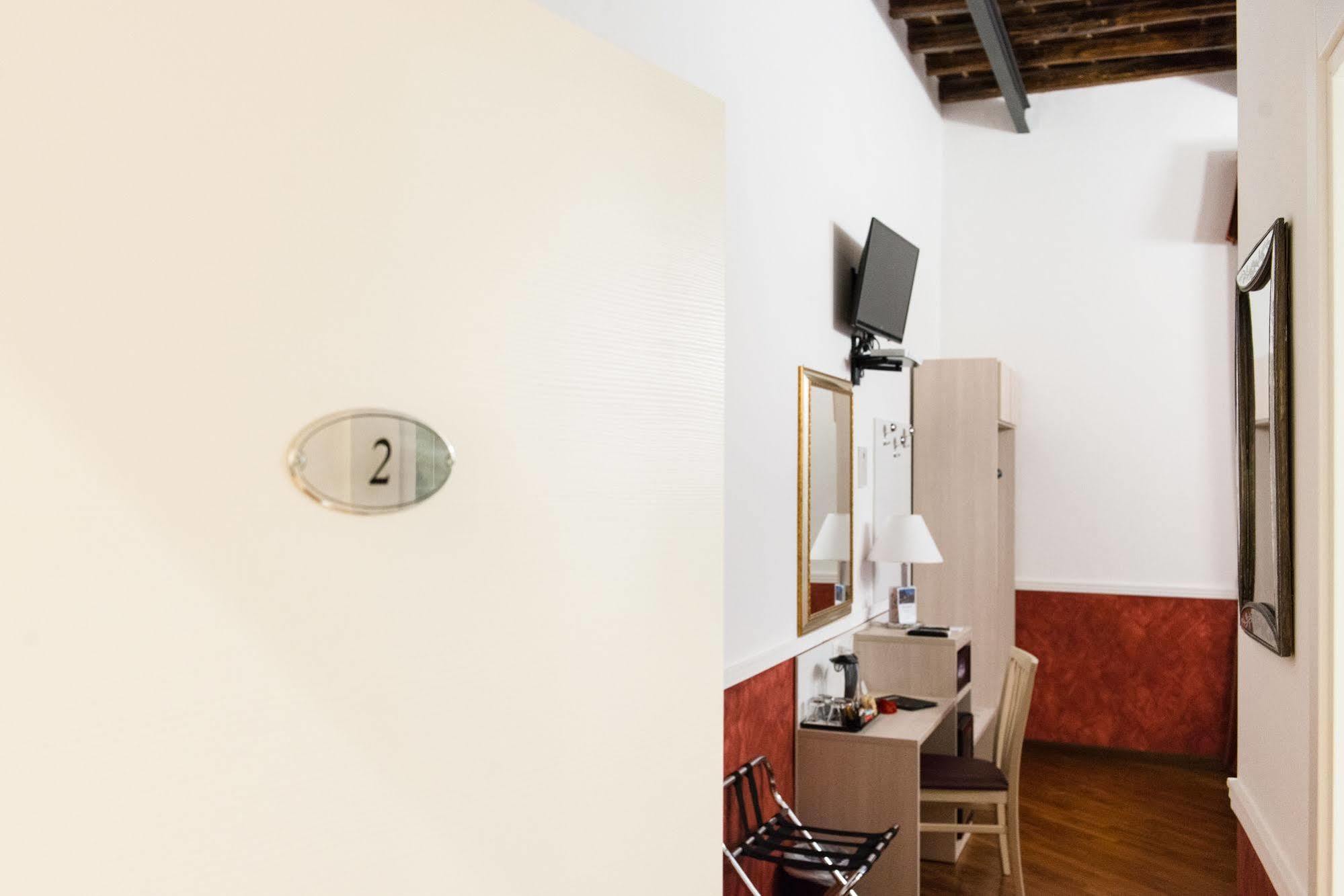 Domus Capilupi Bed & Breakfast Rome Exterior photo