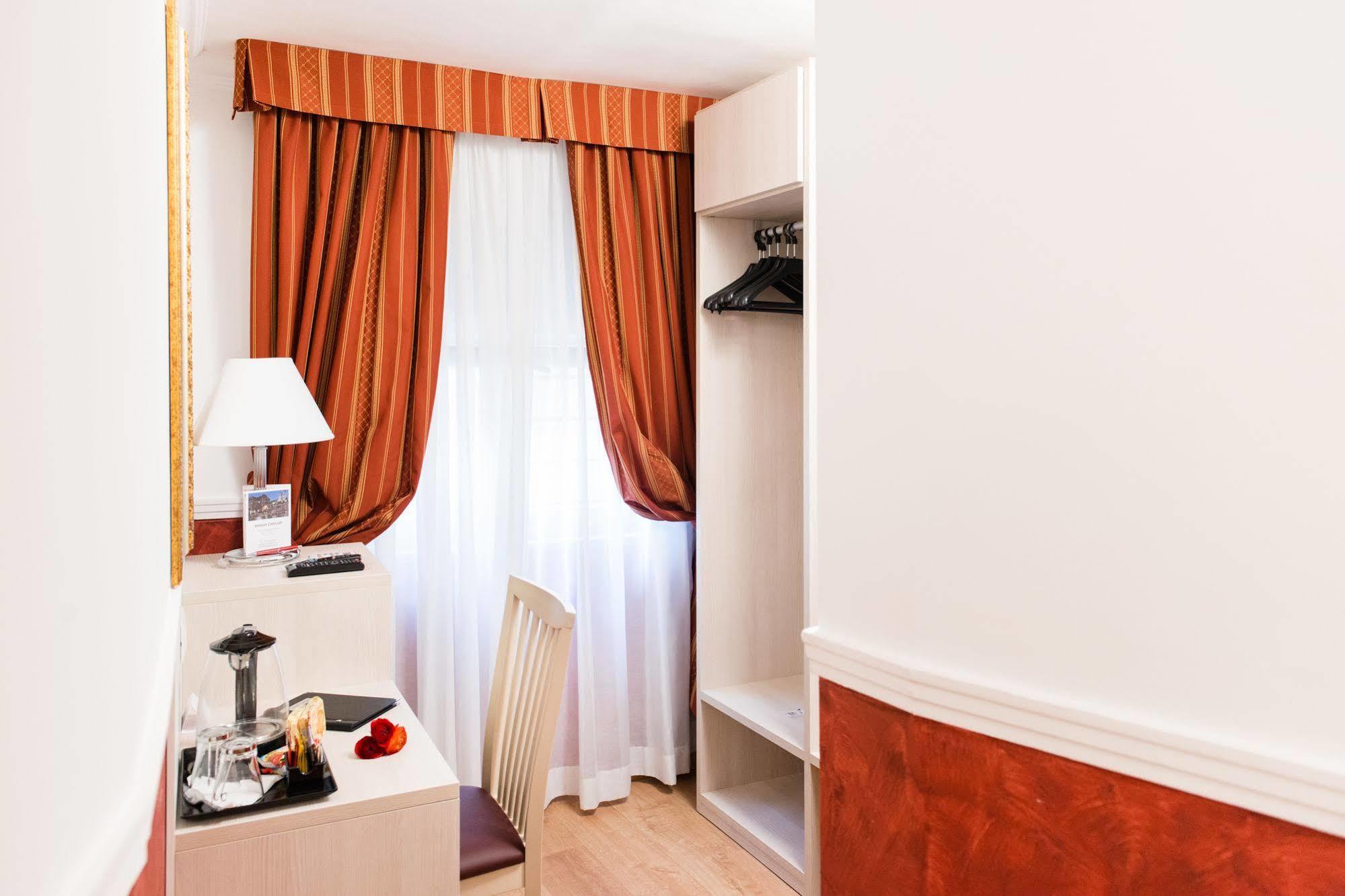 Domus Capilupi Bed & Breakfast Rome Exterior photo