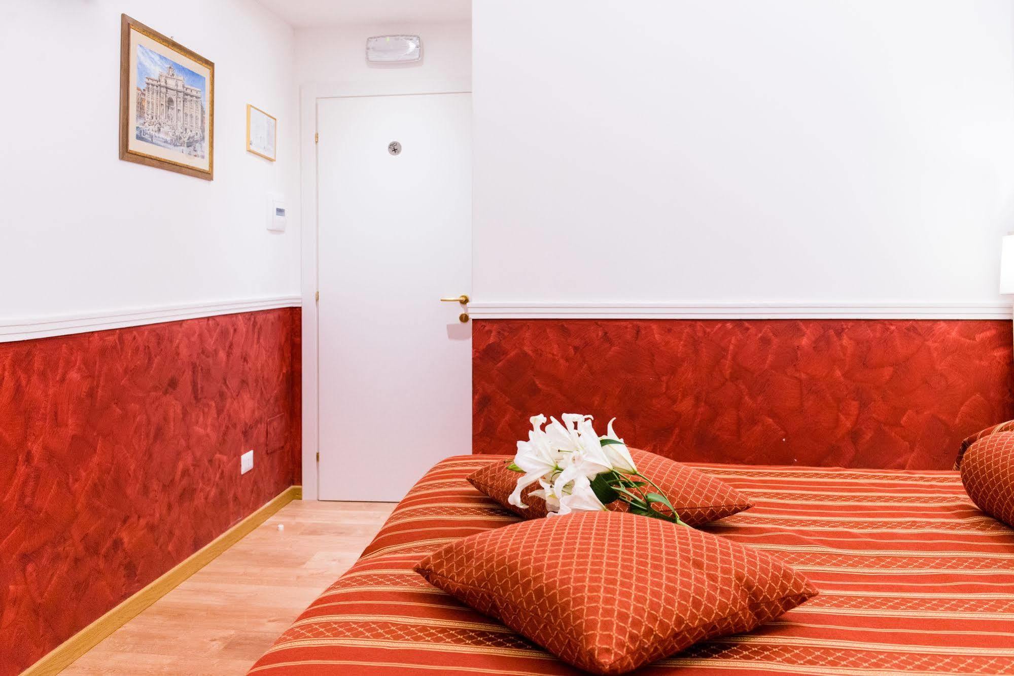 Domus Capilupi Bed & Breakfast Rome Exterior photo